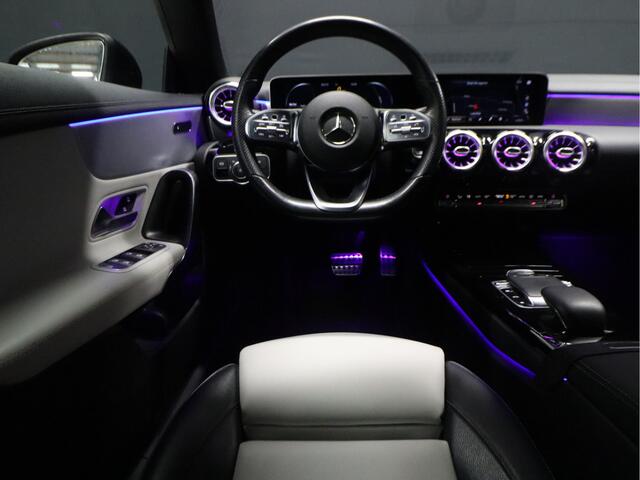 Mercedes-Benz CLA-KLASSE Shooting Brake 250 AMG Sport [SFEERVERLICHTING, APPLE CARPLAY, CAMERA, TREKHAAK, VOL LEDER, STOELVERWARMING, PDC V+A, CRUISE, NIEUWSTAAT]