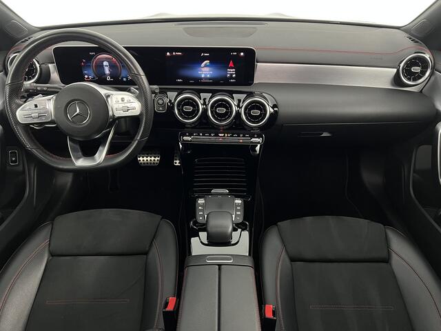 Mercedes-Benz CLA-KLASSE 180 AMG Pano Camera LED Virtual Cruise Clima Navigatie 18"LMV