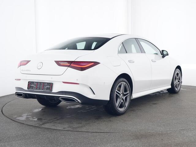 Mercedes-Benz CLA-KLASSE 250 e AMG Plug-In Hybride | AMG Line | Panorama Schuif-Kanteldak | Sfeerverlichting | 11 kW Laden | Dodehoek Assist | Stuur en Stoelverwarming | Inclusief 24 maanden MB Certified garantie voor Europa.