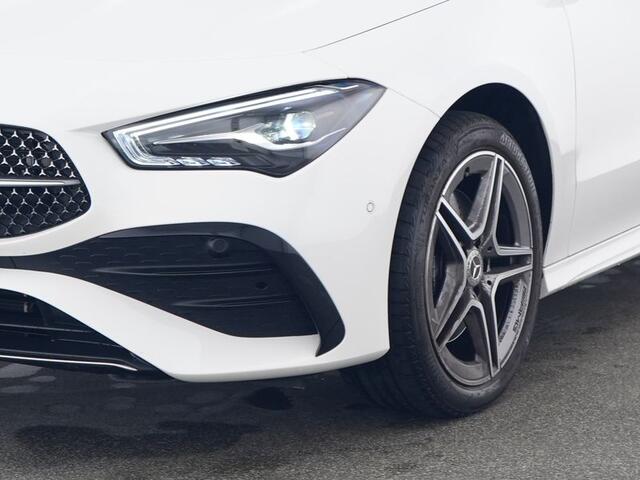 Mercedes-Benz CLA-KLASSE 250 e AMG Plug-In Hybride | AMG Line | Panorama Schuif-Kanteldak | Sfeerverlichting | 11 kW Laden | Dodehoek Assist | Stuur en Stoelverwarming | Inclusief 24 maanden MB Certified garantie voor Europa.