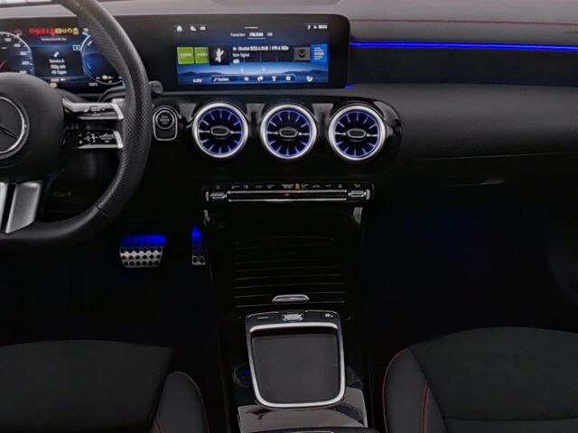 Mercedes-Benz CLA-KLASSE 250 e AMG Plug-In Hybride | AMG Line | Panorama Schuif-Kanteldak | Sfeerverlichting | 11 kW Laden | Dodehoek Assist | Stuur en Stoelverwarming | Inclusief 24 maanden MB Certified garantie voor Europa.