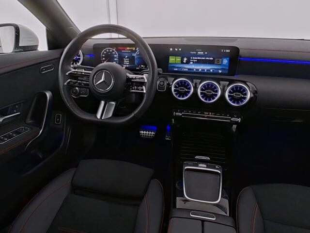 Mercedes-Benz CLA-KLASSE 250 e AMG Plug-In Hybride | AMG Line | Panorama Schuif-Kanteldak | Sfeerverlichting | 11 kW Laden | Dodehoek Assist | Stuur en Stoelverwarming | Inclusief 24 maanden MB Certified garantie voor Europa.