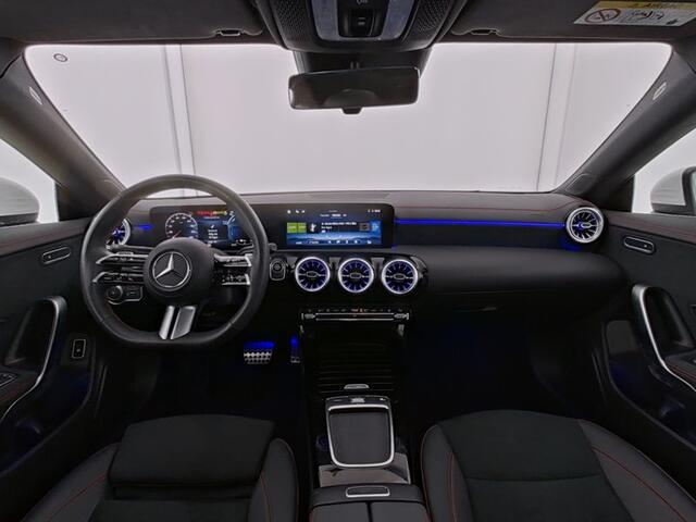 Mercedes-Benz CLA-KLASSE 250 e AMG Plug-In Hybride | AMG Line | Panorama Schuif-Kanteldak | Sfeerverlichting | 11 kW Laden | Dodehoek Assist | Stuur en Stoelverwarming | Inclusief 24 maanden MB Certified garantie voor Europa.