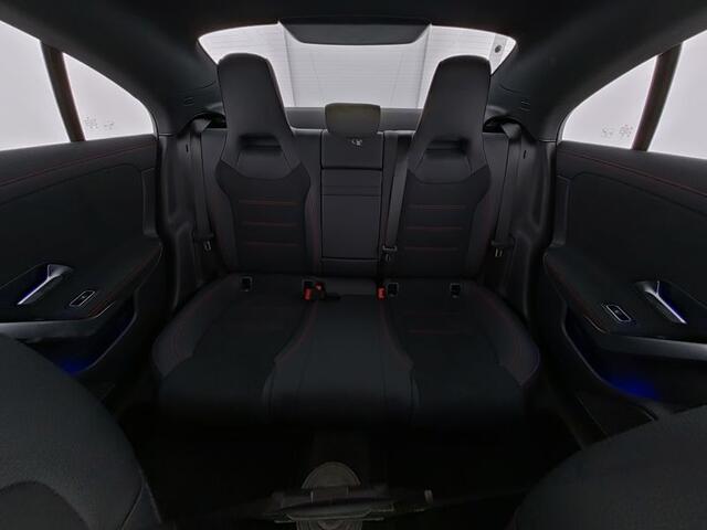 Mercedes-Benz CLA-KLASSE 250 e AMG Plug-In Hybride | AMG Line | Panorama Schuif-Kanteldak | Sfeerverlichting | 11 kW Laden | Dodehoek Assist | Stuur en Stoelverwarming | Inclusief 24 maanden MB Certified garantie voor Europa.