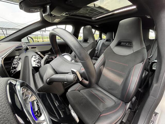 Mercedes-Benz CLA-KLASSE 250 e AMG Line | Panoramadak | Sfeerverlichting | Parkeercamera | Stoelverwarming | LED | Trekhaak |