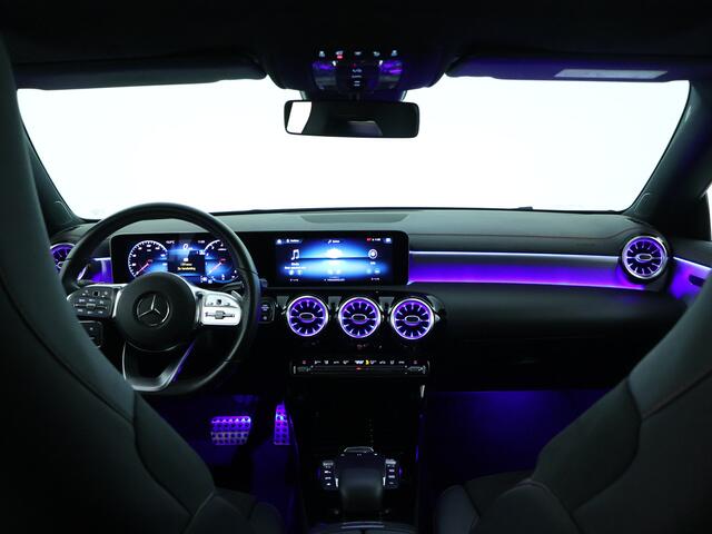 Mercedes-Benz CLA-KLASSE Shooting Brake 180 Premium Plus | Panoramadak | Achteruitrijcamera | Sfeerverlichting | Multibeam | Inclusief 24 maanden MB Certified garantie voor Europa.
