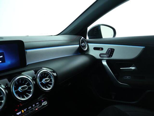 Mercedes-Benz CLA-KLASSE Shooting Brake 180 Premium Plus | Panoramadak | Achteruitrijcamera | Sfeerverlichting | Multibeam | Inclusief 24 maanden MB Certified garantie voor Europa.