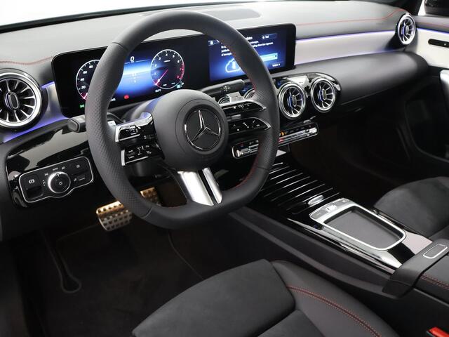 Mercedes-Benz CLA-KLASSE 180 Shooting Brake 180 Star Edition AMG-Line | Pano | Night | 19 inch | Sfeerverlichting | Night | Camera
