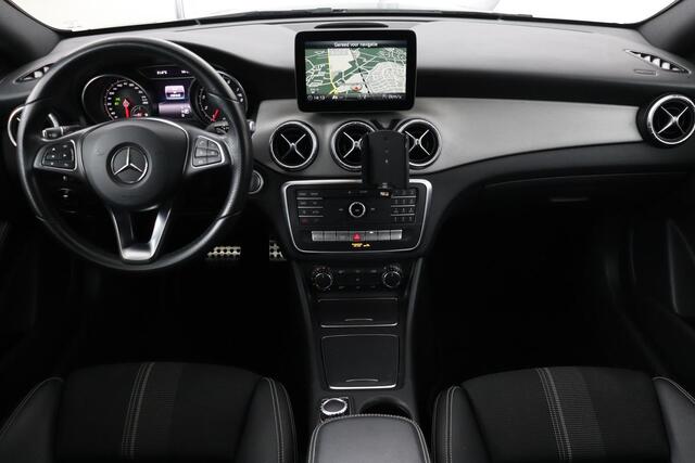 Mercedes-Benz CLA-KLASSE Shooting Brake 180 Business Solution | Stoelverwarming | Full LED | Half leder | Sportstoelen | Camera | Trekhaak | Navigatie | Park Assist | Cruise control | Airco | Bluetooth