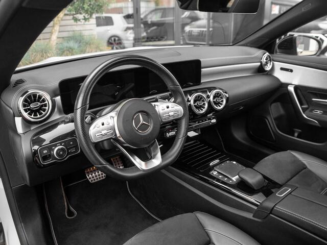 Mercedes-Benz CLA-KLASSE Shooting Brake 250 e AMG-Line Pano Stoelv