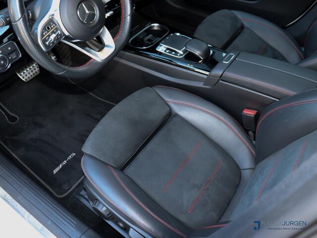 Mercedes-Benz CLA-KLASSE 180 Coupe | AMG | Elektr. Panoramadak | Night Pakket | Business | MBUX | Thermatic | Ambiente | LED |