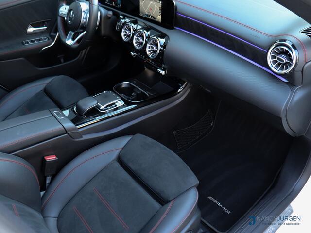 Mercedes-Benz CLA-KLASSE 180 Coupe | AMG | Elektr. Panoramadak | Night Pakket | Business | MBUX | Thermatic | Ambiente | LED |