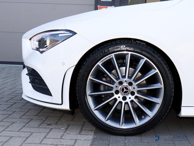 Mercedes-Benz CLA-KLASSE 180 Coupe | AMG | Elektr. Panoramadak | Night Pakket | Business | MBUX | Thermatic | Ambiente | LED |