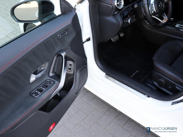Mercedes-Benz CLA-KLASSE 180 Coupe | AMG | Elektr. Panoramadak | Night Pakket | Business | MBUX | Thermatic | Ambiente | LED |