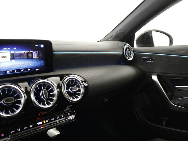 Mercedes-Benz CLA-KLASSE Shooting Brake 250 e Luxury Line | Panorama / schuifdak | Smartphone-integratie | Premium pakket | Nightpakket | Inclusief 24 maanden MB Certified garantie voor Europa.
