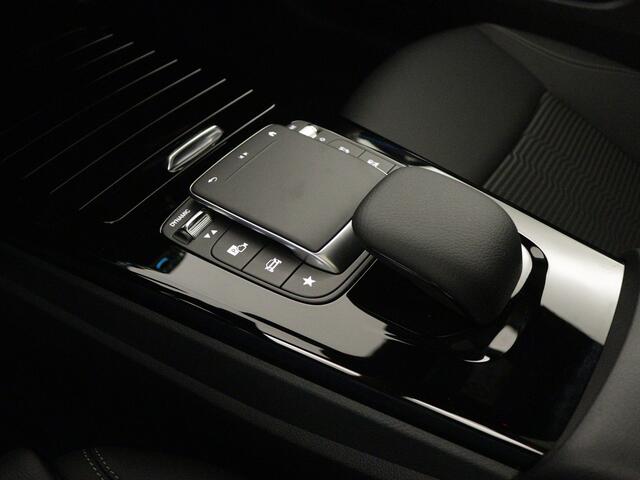 Mercedes-Benz CLA-KLASSE Shooting Brake 250 e Luxury Line | Panorama / schuifdak | Smartphone-integratie | Premium pakket | Nightpakket | Inclusief 24 maanden MB Certified garantie voor Europa.