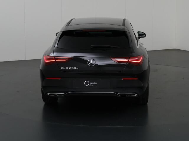 Mercedes-Benz CLA-KLASSE 180 Shooting Brake 180 Star Edition Luxury Line | Panoramaschuifdak | donkergetint glas | Parkeerassistent PARKTRONIC | Sfeerverlichting |