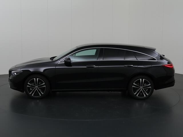 Mercedes-Benz CLA-KLASSE 180 Shooting Brake 180 Star Edition Luxury Line | Panoramaschuifdak | donkergetint glas | Parkeerassistent PARKTRONIC | Sfeerverlichting |