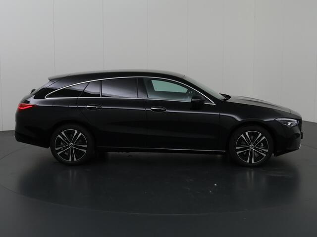 Mercedes-Benz CLA-KLASSE 180 Shooting Brake 180 Star Edition Luxury Line | Panoramaschuifdak | donkergetint glas | Parkeerassistent PARKTRONIC | Sfeerverlichting |