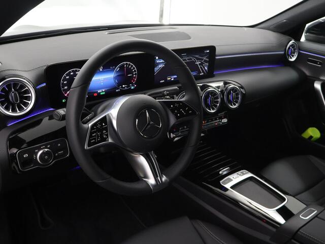 Mercedes-Benz CLA-KLASSE 180 Shooting Brake 180 Star Edition Luxury Line | Panoramaschuifdak | donkergetint glas | Parkeerassistent PARKTRONIC | Sfeerverlichting |
