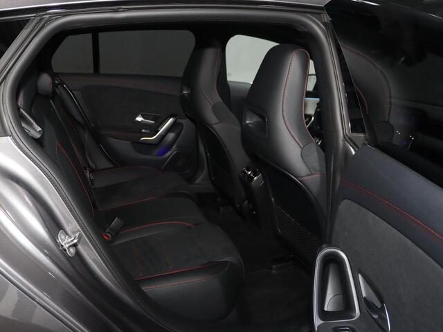 Mercedes-Benz CLA-KLASSE Shooting Brake 250 e AMG Line | Panoramadak | Multibeam | Sfeerverlichting | Stoelverwarming |