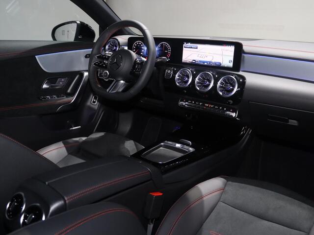 Mercedes-Benz CLA-KLASSE Shooting Brake 250 e AMG Line | Panoramadak | Multibeam | Sfeerverlichting | Stoelverwarming |