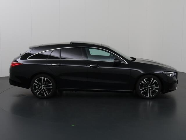 Mercedes-Benz CLA-KLASSE Shooting Brake 180 Star Edition Luxury Line Panoramadak | 18 inch LM velgen | Keyless go | Getinte achterramen