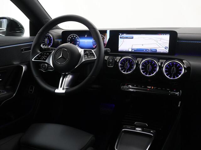 Mercedes-Benz CLA-KLASSE Shooting Brake 180 Star Edition Luxury Line Panoramadak | 18 inch LM velgen | Keyless go | Getinte achterramen