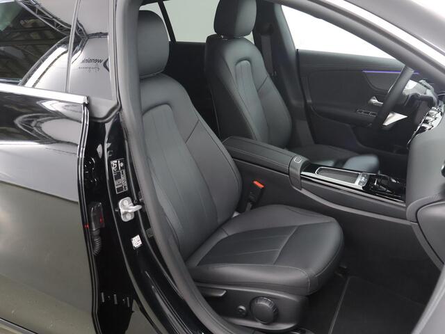 Mercedes-Benz CLA-KLASSE Shooting Brake 180 Star Edition Luxury Line Panoramadak | 18 inch LM velgen | Keyless go | Getinte achterramen