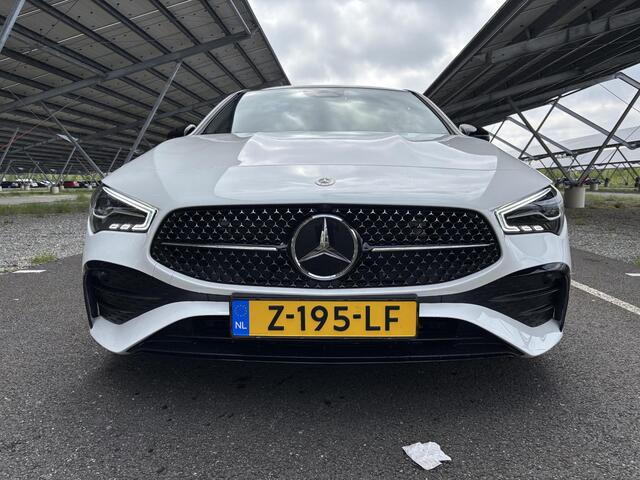 Mercedes-Benz CLA-KLASSE 180 Star Edition AMG Line | Night | Panoramadak | Sfeerverlichting | Parkeercamera | Stoelverwarming |