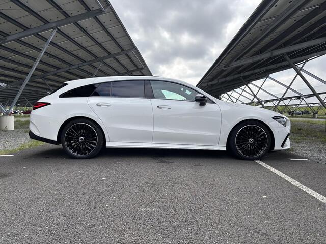 Mercedes-Benz CLA-KLASSE 180 Star Edition AMG Line | Night | Panoramadak | Sfeerverlichting | Parkeercamera | Stoelverwarming |