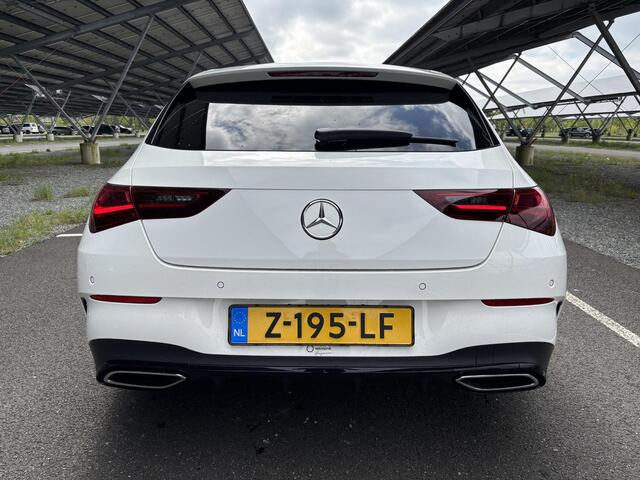 Mercedes-Benz CLA-KLASSE 180 Star Edition AMG Line | Night | Panoramadak | Sfeerverlichting | Parkeercamera | Stoelverwarming |