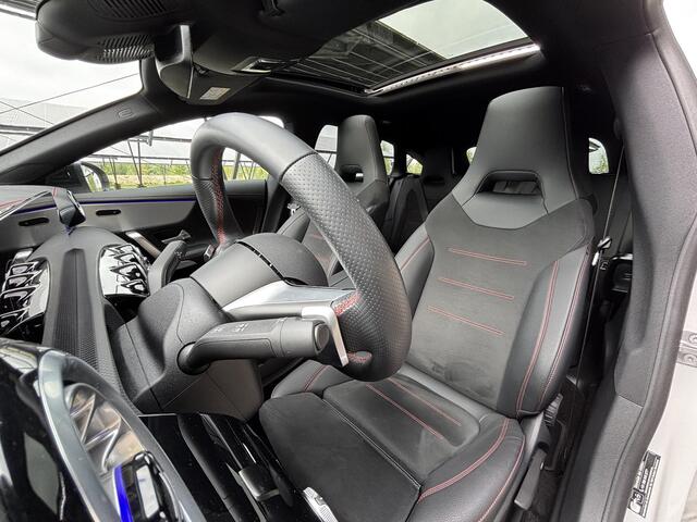 Mercedes-Benz CLA-KLASSE 180 Star Edition AMG Line | Night | Panoramadak | Sfeerverlichting | Parkeercamera | Stoelverwarming |