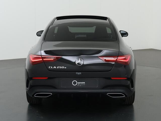 Mercedes-Benz CLA-KLASSE 250 e Business Solution AMG | Panoramadak | Nightpakket | Winterpakket | Multibeam LED | 360 graden camera | Dodehoekassistent