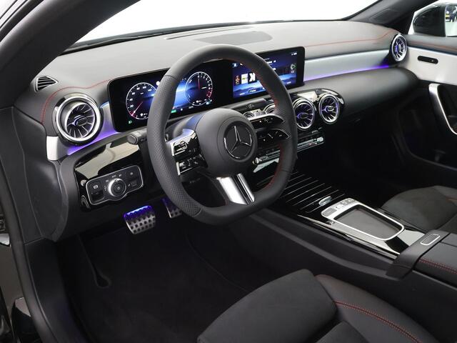 Mercedes-Benz CLA-KLASSE 250 e Business Solution AMG | Panoramadak | Nightpakket | Winterpakket | Multibeam LED | 360 graden camera | Dodehoekassistent
