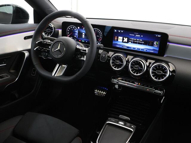Mercedes-Benz CLA-KLASSE 250 e Business Solution AMG | Panoramadak | Nightpakket | Winterpakket | Multibeam LED | 360 graden camera | Dodehoekassistent