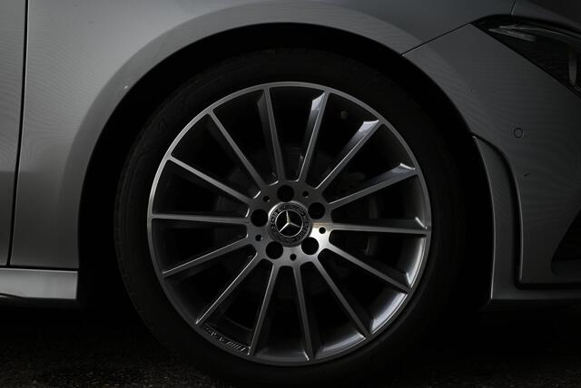 Mercedes-Benz CLA-KLASSE Shooting Brake 180 AMG | Panoramadak | Achteruitrijcamera | Stoelverwarming | Trekhaak