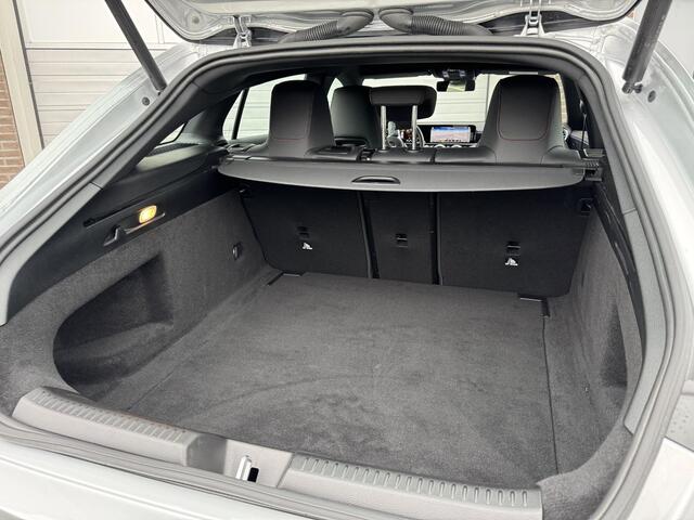 Mercedes-Benz CLA-KLASSE Shooting Brake 180 AMG Line | Achteruitrijcamera | Stoelverwarming |