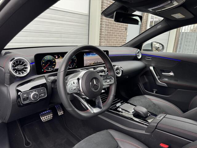 Mercedes-Benz CLA-KLASSE Shooting Brake 180 AMG Line | Achteruitrijcamera | Stoelverwarming |