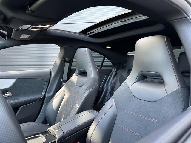 Mercedes-Benz CLA-KLASSE 180 AMG Line | Panoramadak | Burmester | Night |