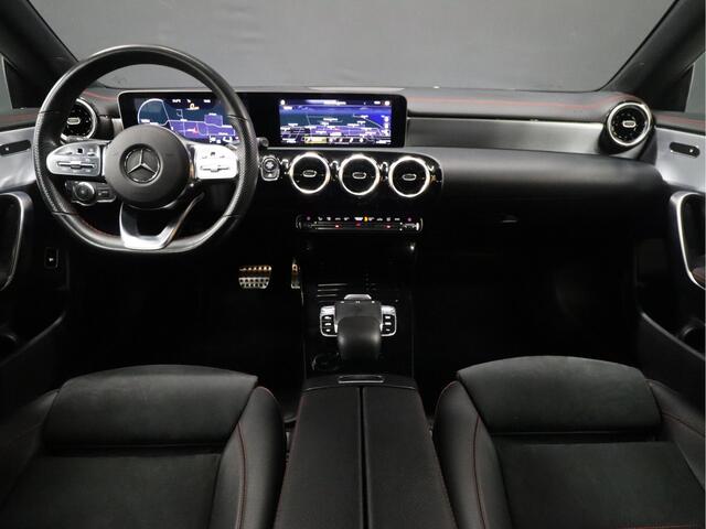 Mercedes-Benz CLA-KLASSE 180 AMG Sport [APPLE CARPLAY, ANDROID, CAMERA, STOELVERWARMING, PDC V+A, HALF LEDER, CRUISE, NIEUWSTAAT]
