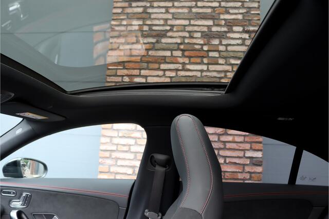 Mercedes-Benz CLA-KLASSE 180 AMG Line Aut7 | Memorypakket | Panoramadak | Burmester | Augmented Reality | Sfeerverlichting | Camera | Nightpakket |