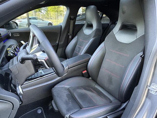 Mercedes-Benz CLA-KLASSE 250e AMG // Panormamadak // Keyless // Nightpakket // Carplay // Camera // Sfeerverlichting