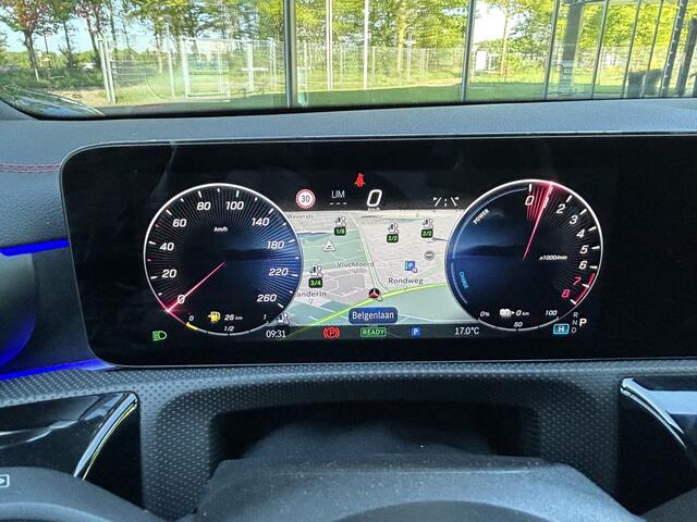 Mercedes-Benz CLA-KLASSE 250e AMG // Panormamadak // Keyless // Nightpakket // Carplay // Camera // Sfeerverlichting