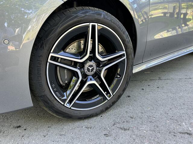 Mercedes-Benz CLA-KLASSE 250e AMG // Panormamadak // Keyless // Nightpakket // Carplay // Camera // Sfeerverlichting