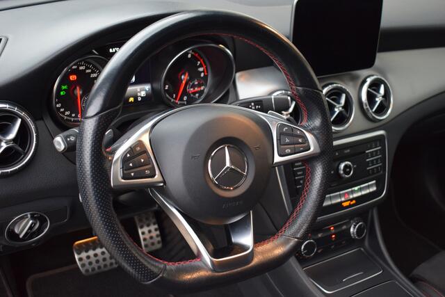 Mercedes-Benz CLA-KLASSE Shooting Brake 180 AMG Night Upgrade Panodak | NAP | Camera | Stoelverwarming | OrigNL