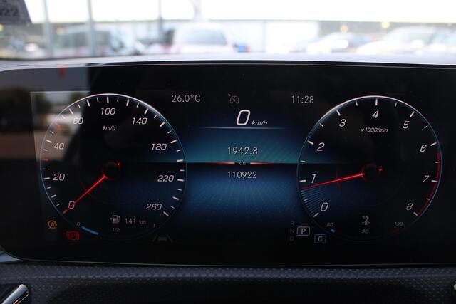 Mercedes-Benz CLA-KLASSE Shooting Brake 200 AUT7 Business Solution Luxury LEDER SFEER CARPLAY TREKHAAK