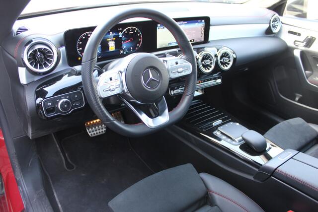 Mercedes-Benz CLA-KLASSE 200 AUT7 AMG Line NIGHT PAKKET PANORAMADAK MEMORY SFEER KEY-LESS GO