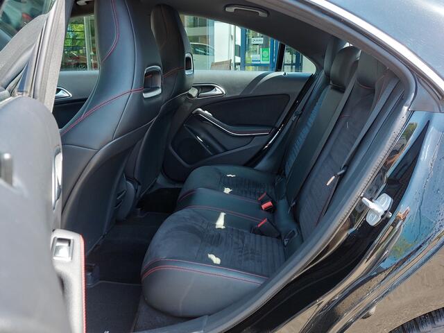 Mercedes-Benz CLA-KLASSE 180 122pk Automaat Ambition AMG-Line | Origineel NL | Navi | Bi-Xenon | Airco | Cruise | Bluetooth Carkit+Streaming | Pdc V+A+Assist | Licht+Regensensor | 18''lm