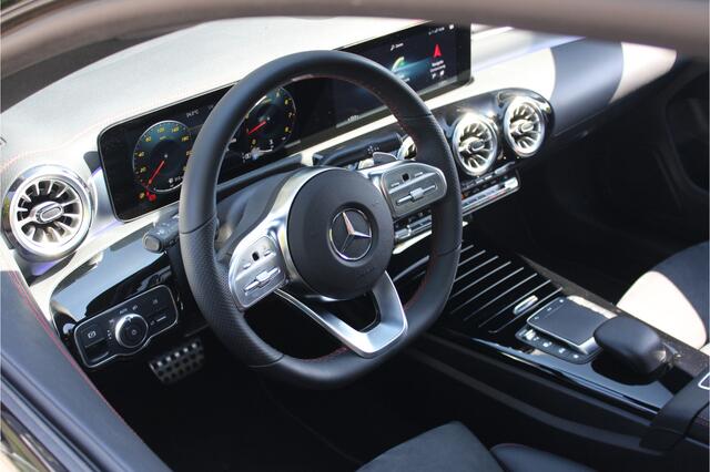 Mercedes-Benz CLA-KLASSE 200 AMG Night | Pano | Memory | Designo